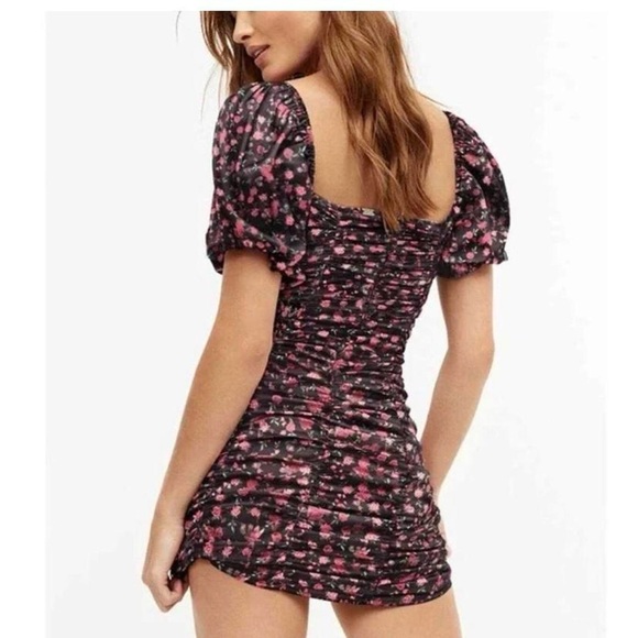 🆕For Love & Lemons Melrose Black & Pink Floral Mini
Ruched Dress. - Picture 2 of 7